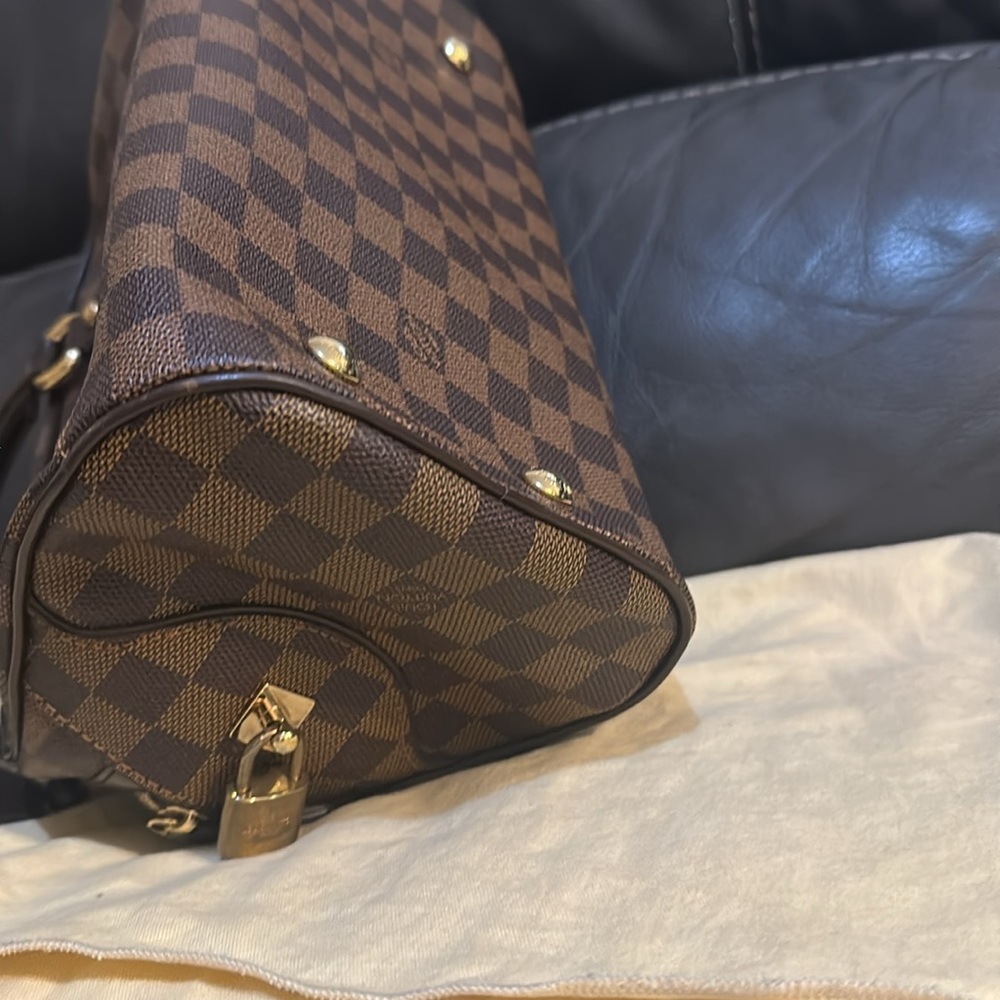 Authentic L.V - Picture 15 of 16